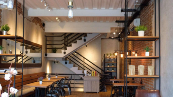 Warung kopi modern dengan tampilan urban